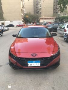 سيارة مع سائق من المطار